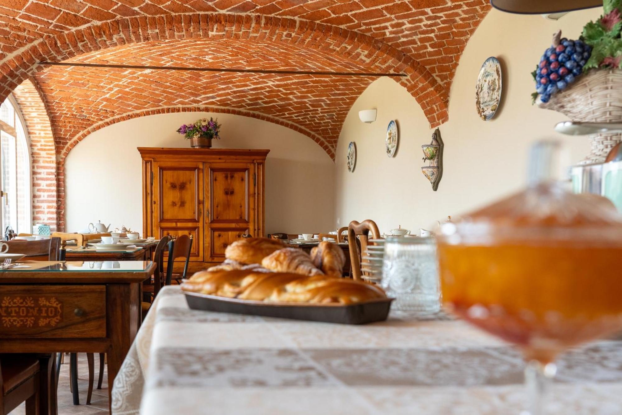 Cascina Baronina Bed and Breakfast Terruggia Buitenkant foto